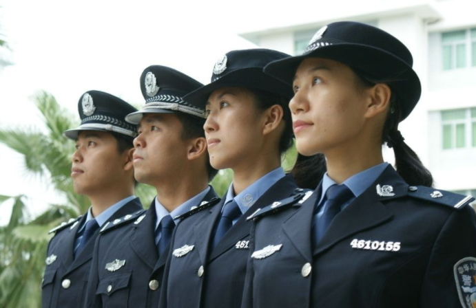 人民警察作常服能否帶單警裝備